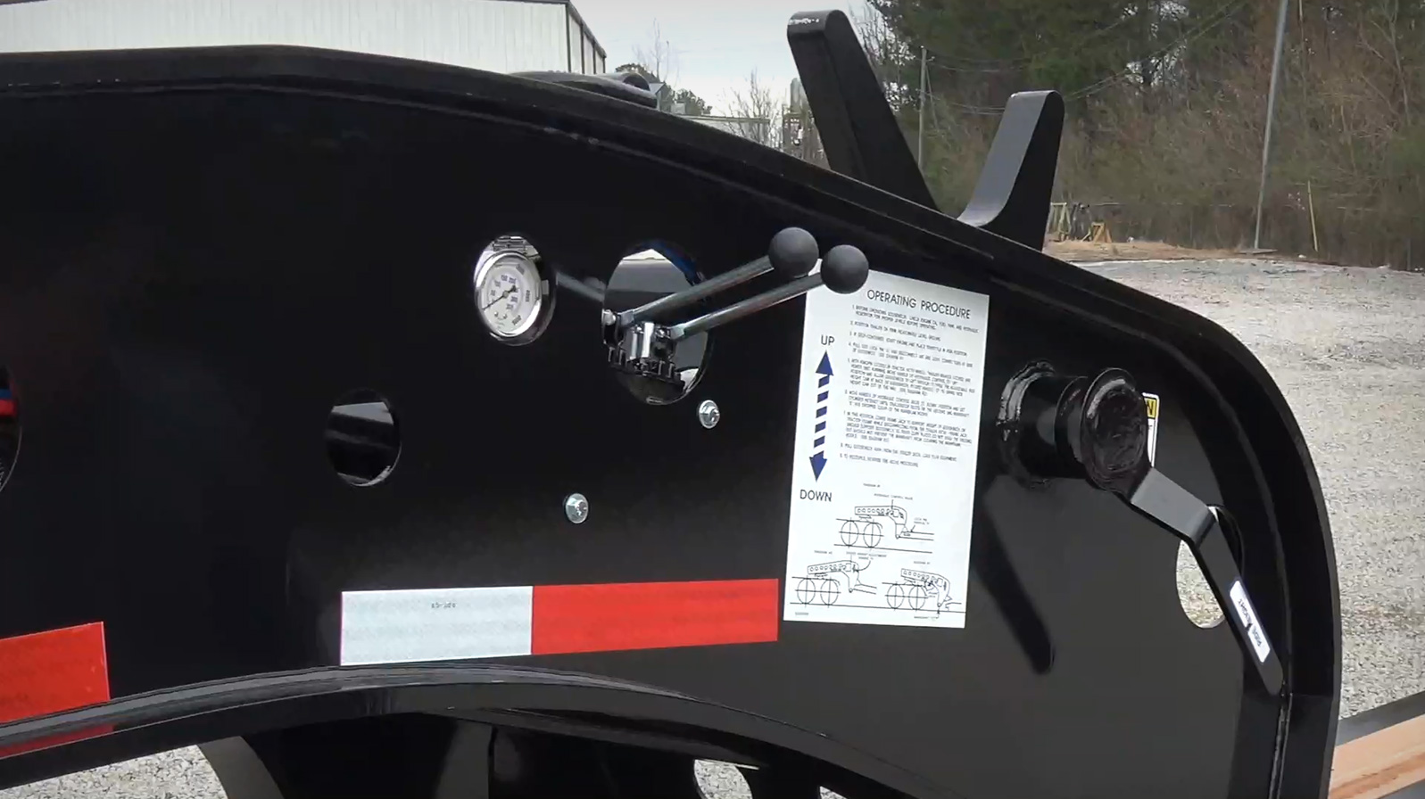 Easily accessible hydraulic controls!